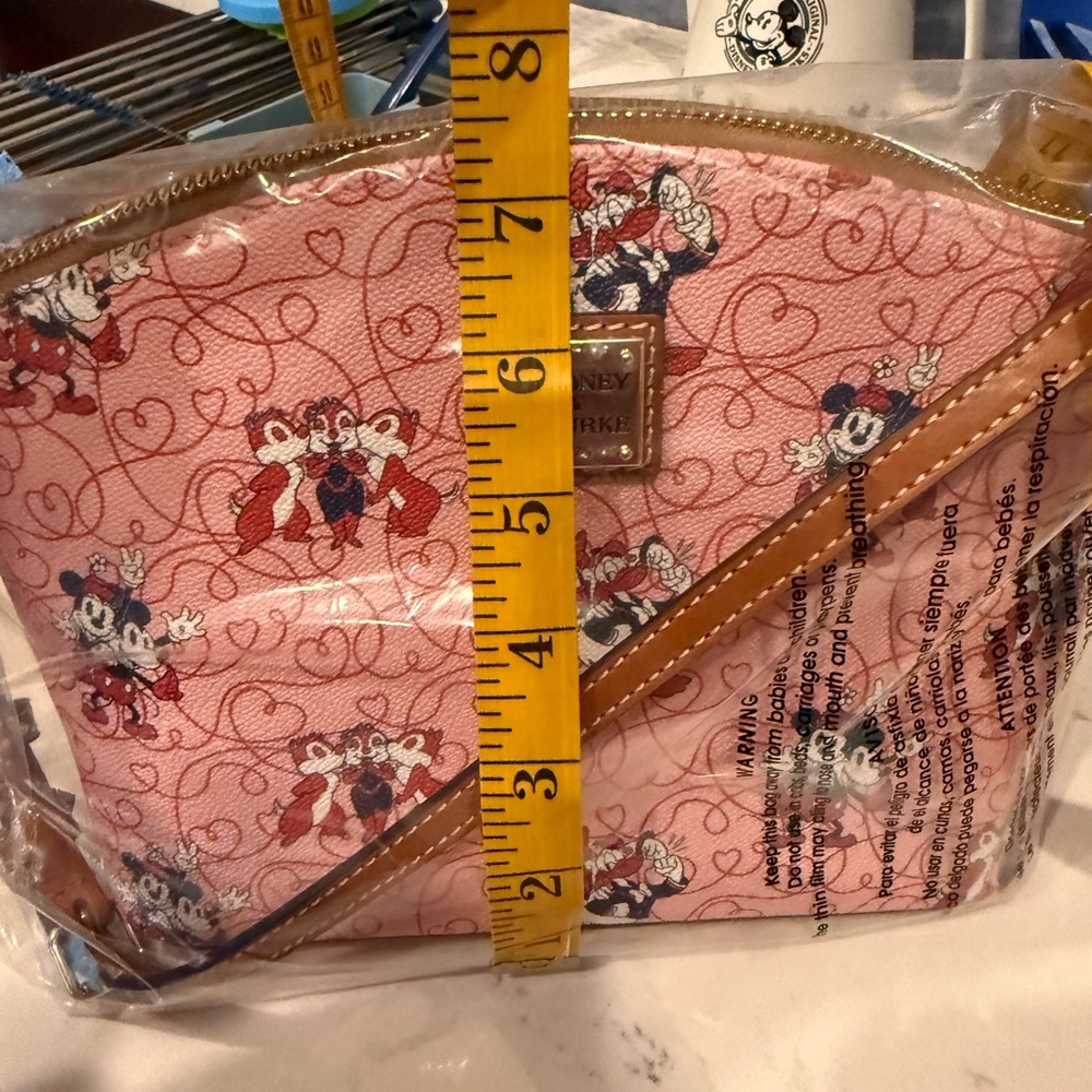 Disney Dooney and Bourke Limited Edition Valentine Crossebody Bag - Picture 5 of 5